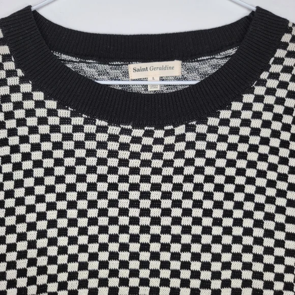 Elegant Black and White Checkered Crewneck Sweater - Picture 5 of 10